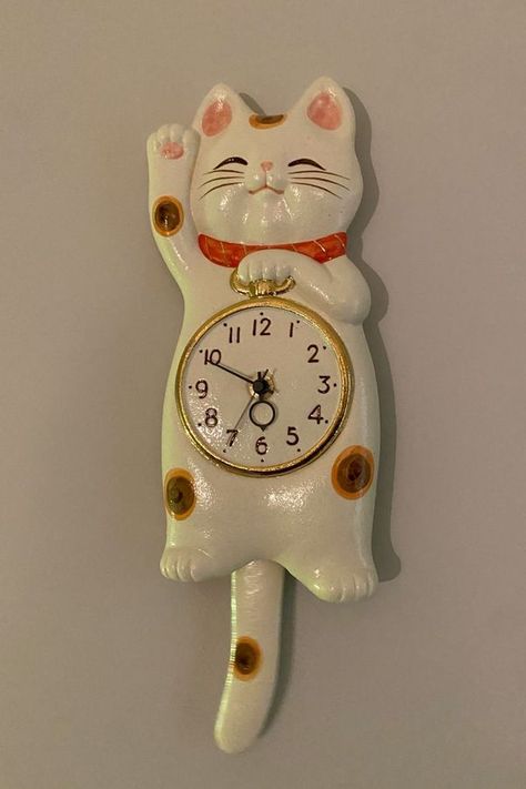 Jingle Bells Christmas Memories Cat Clock Aesthetic, Cat Wall Clock, Cat Clock Vintage, Ceramic Inspo Aesthetic, Interior Maximalism, Cat Clock Tattoo, Cute Clocks, Retro Ceramics, Cat Ceramics