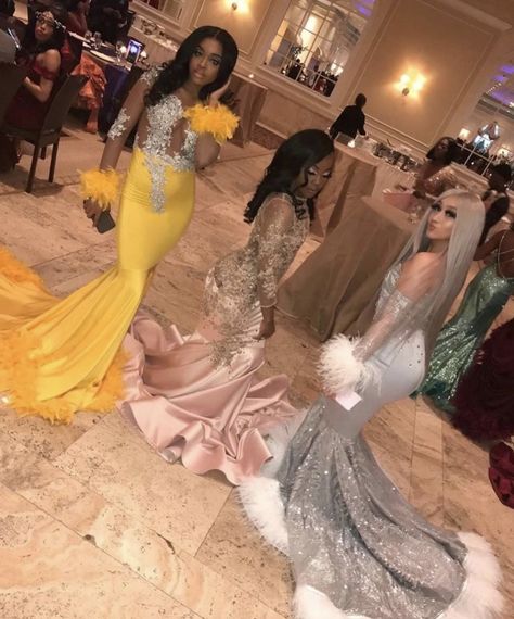 Matching Bestie Prom Dresses, Champagne Prom Dress Black Couple, Rolls Royce Prom Pictures, Best Friend Prom Pictures Black, Prom Girls Friends, Birthday Group Shirts, Kylie Style, Prom 23, Prom 2016