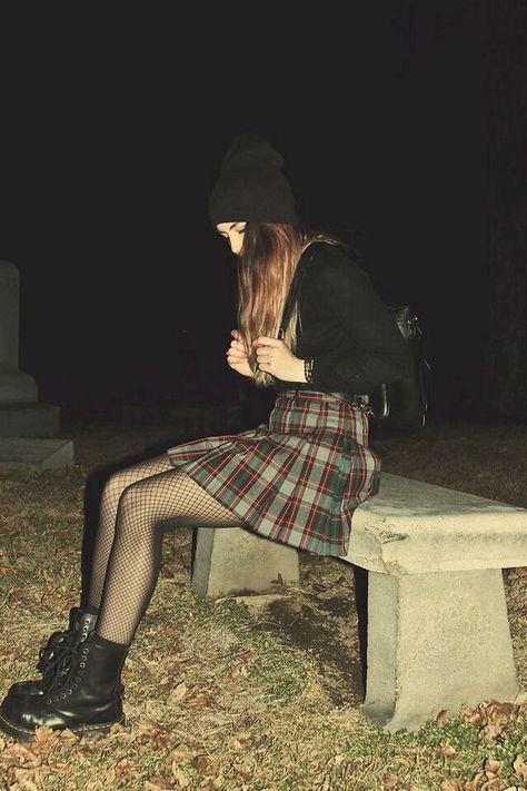 Plaid skirt, fishnets, doc martens Grunge Fashion Aesthetic, Neo Grunge, Outfit Designer, Pale Grunge, Tokyo Street Fashion, Rocker Chic, Soft Grunge, Grunge Style