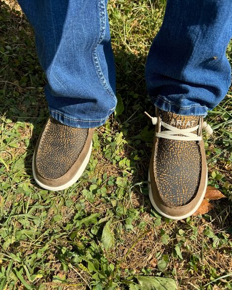 How stinking cute are these new Ariat slip on shoes! Perfect for the cutest fall outfits🧡 Cute Fall Outfits, On Shoes, Slip On Shoes, The Cutest, Fall Outfits, Slip On, Quick Saves, Autumn Outfits