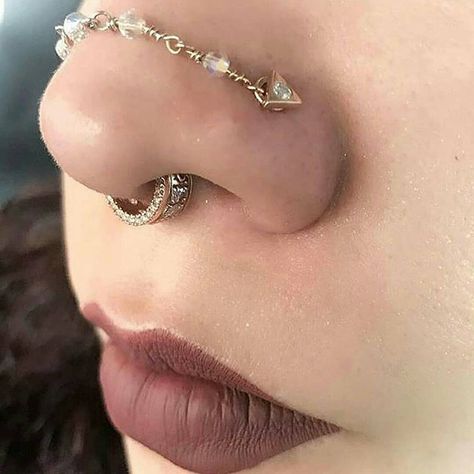 Nose Piercing Chain, Nose Piercing Tips, Nose Bridge Piercing, Piercing Chain, Piercing Face, Nose Chain, Double Nose Piercing, Bridge Piercing, Double Ear Piercings