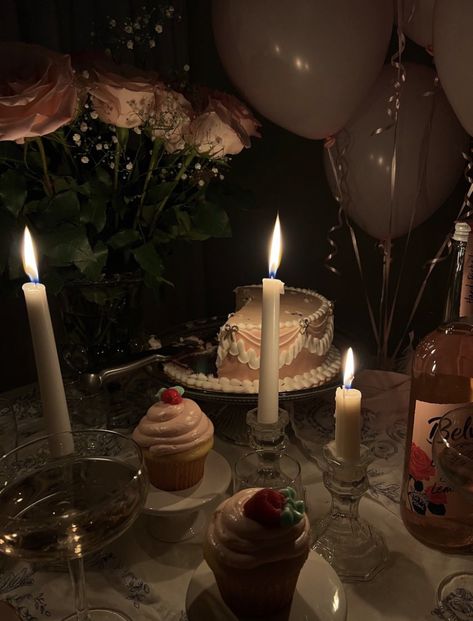 Candle Light Birthday Dinner, Birthday Night Ideas, Candle Lit Birthday Dinner, Light Birthday Decoration, Candlelit Dinner At Home, 21st Themes, Bdy Cake, Classy Dinner, Surprise Birthday Decorations