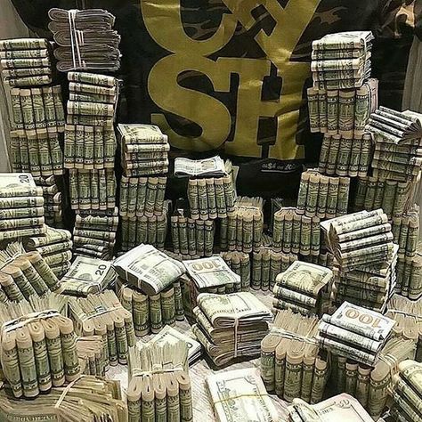 Stacks Of Money, Jackpot Winners, Sunday Motivation, Money Stacks, Gold Money, Money On My Mind, Cash Money, Money Magnet, Money Goals