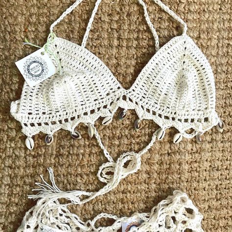 For the mermaids. 🧜🏼‍♀️ Cowrie shell, bikini top in off white. Available in sizes xs to xl, in a range of colour options Shell Bra, Crochet Bikinis, 70s Style, Cowrie Shell, Handmade Business, 70s Fashion, Etsy Australia, Womens Swimwear, Crochet Bikini