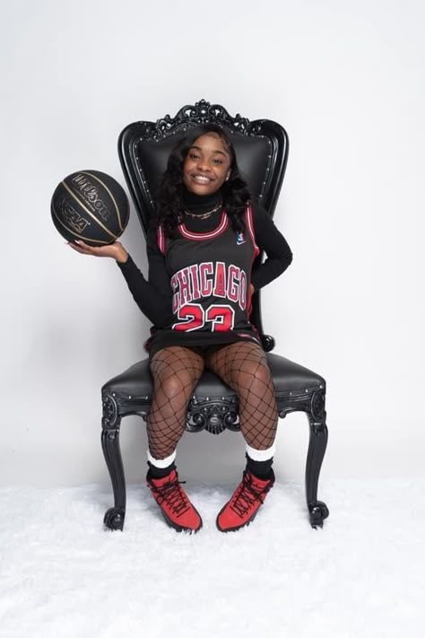 Basketball Photoshoot Birthday, Basketball Birthday Outfit, Basketball Birthday Photoshoot Ideas, 13 Year Birthday Photo Shoot, Photoshoot Ideas Creative Teenage, 13th Birthday Outfit For Teens, Birthday Outfit For Teens Sweet 16, Birthday Photoshoot Ideas 13, Jordan Year Birthday 23 Photoshoot