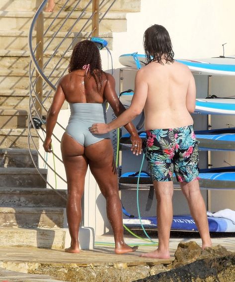 Serena Williams boasts of her beach body in single-piece swimsuit - Serena Williams Swimsuit, Serena Williams Body, Serena Williams Tennis, Stone Staircase, Williams Tennis, Interacial Couples, Tennis Champion, Long Brunette, Beachwear Fashion