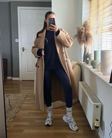 Cold Weather Pregnancy Outfit, New York Rainy Day Outfit, Fall Rainy Day, Fall Rainy Day Outfits, Cosy Outfits, Rainy Day Outfits, Ny Outfits, Flirty Outfits, Fall Streetwear