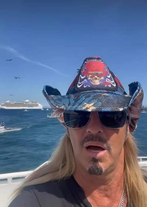 Bret Michaels Concert Outfit, Bret Michaels Selfie, Bret Michaels Band, Cool Galaxy Wallpapers, Bret Michaels, Brian Littrell, Toe Beans, Save Fuel, Kid Rock