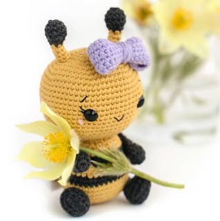 PATRONES AMIGURUMI GRATIS: PATRON GRATIS ABEJA AMIGURUMI 43908 Bee Free, Bee Toys, Crochet Bee, Crochet Animals Free Patterns, Christmas Ornament Pattern, Crochet Christmas Ornaments, Crochet Animal Patterns, The Bee, Kirigami