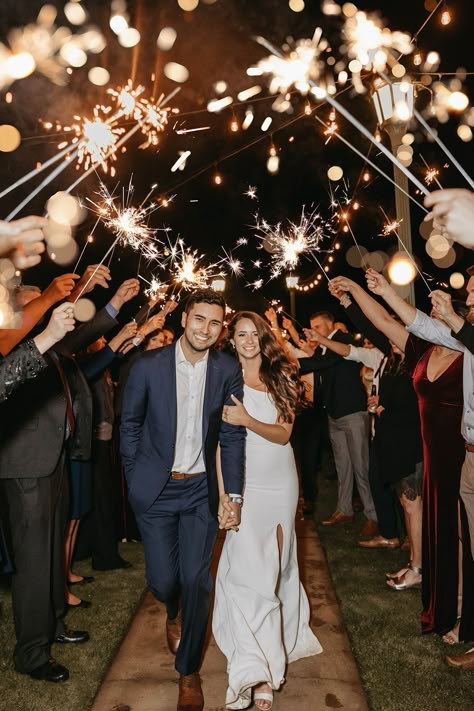 Wedding Photo Ideas Night, Cool Wedding Send Off Ideas, Send Off Photos Wedding, Bride And Groom Sparkler Photos, Wedding Bubbles Send Off Photography, Couple Send Off Wedding, Wedding Photo Opportunities, Anniversary Dance At Wedding, Wedding Ideas Send Off