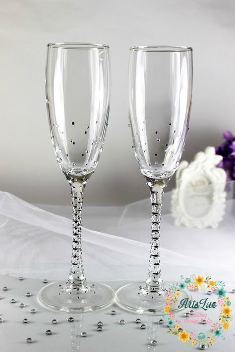 Purple And Silver Wedding, Winter Wedding Planning, Glam Design, Toasting Flutes Wedding, Wedding Wine Glasses, Wedding Champagne Glasses, Decorated Wine Glasses, Idea Wedding, Wedding Flutes