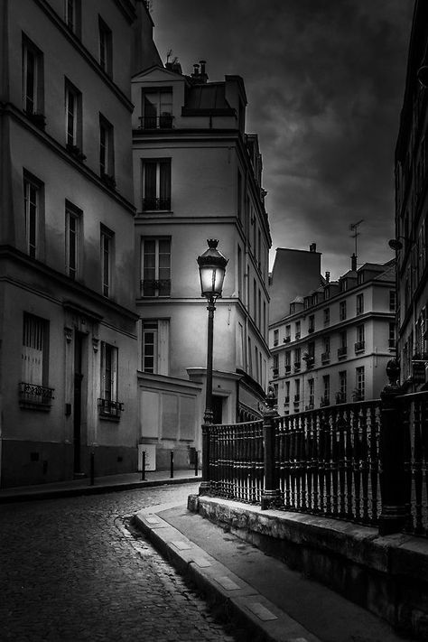 Street At Night, Photographs And Memories, Black And White Photo Wall, Black And White Picture Wall, Saint Jacques, Black And White Film, Landscape Drawings, Black And White Aesthetic, Black N White Images