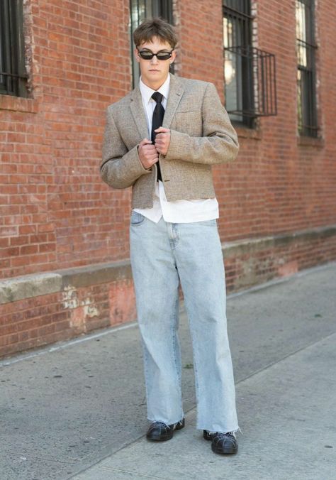 Casual Blazer Outfits Men, Cropped Blazer Outfit, Nyc Looks, Hel Looks, Vintage Fashion 90s, 80s Suit, Formal Streetwear, Brooklyn Navy Yard, What Inspires Me