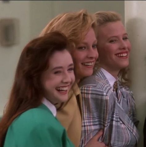 Heathers Aesthetic Movie, Heather Duke Movie, Heathers Movie Aesthetic, Heather Chandler Pfp, Heathers The Musical Aesthetic, Heathers The Movie, Heather Chandler Aesthetic, Heathers Pfp, Heather Movie