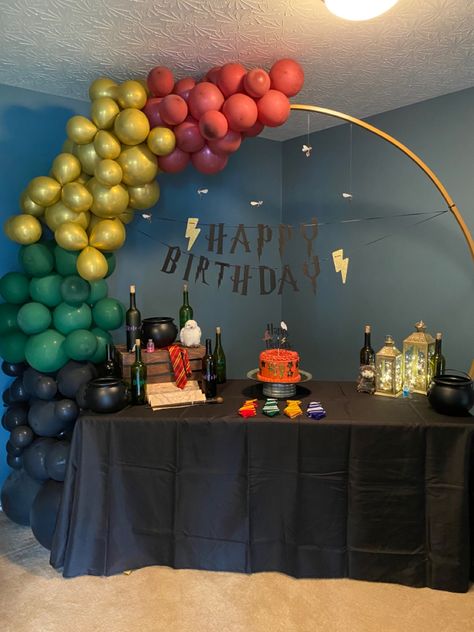 Harry Potter Birthday Balloons, Harry Potter Balloon Garland, Harry Potter Balloon Arch, Harry Potter 1st Birthday Boy, Harry Potter First Birthday, Harry Potter Balloons, Harry Potter Theme Birthday, Baby Shower Balloon Arch, Harry Potter Colors