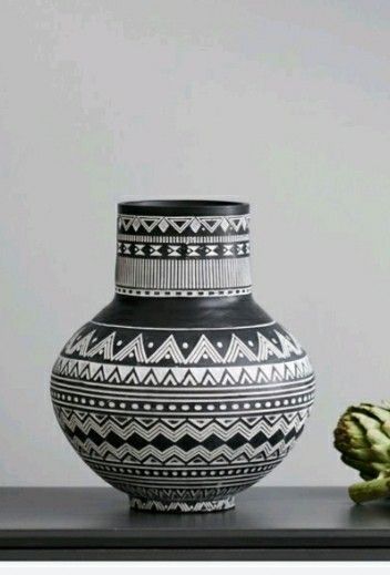 Black Pot Painting Ideas, Painting Leaves Acrylic, Pots Painting, Pot Painting Ideas, Bottle Art Projects, Warli Art, Pot Painting, Recycled Dress, Pot Decoration