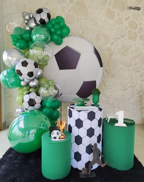 Football Birthday Party Theme, Football Theme Birthday, Football Birthday Cake, Balloon Bouquet Diy, Soccer Birthday Parties, Simple Birthday Decorations, Football Birthday Party, Birthday Party Decorations Diy, Soccer Birthday