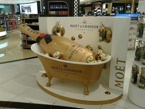 Champagne Bathtub, Moet Champagne, Ice Bucket, Barware, Champagne, Bar