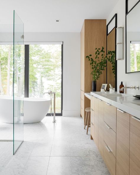 Studio McGee on Instagram: “To-do this weekend: 🛁 #swanlakehouse” Sustainable Interior Design, Beautiful Bathroom Designs, Zen Bathroom, New Interior Design, Studio Mcgee, Bathroom Styling, Beautiful Bathrooms, Modern Bathroom Design, Interior Design Trends