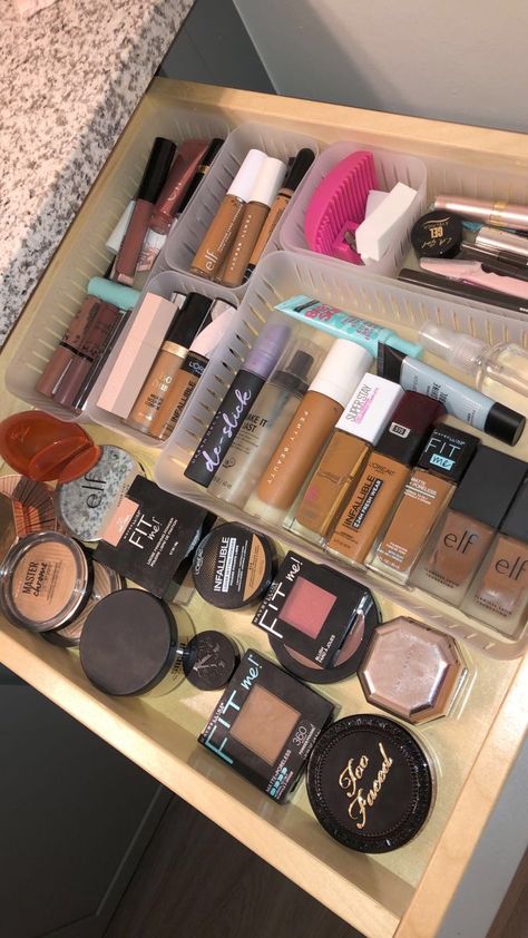 Makeup Collection Goals, Makeup Bag Essentials, Makeup Drawer Organization, Makeup For Black Skin, Brown Skin Makeup, Makeup Is Life, Makeup Needs, Dark Skin Makeup, Makeup Obsession