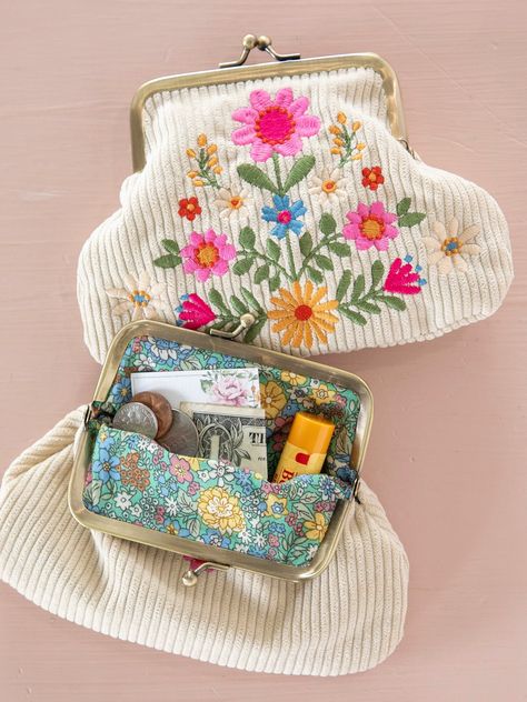 Kisslock Coin Purse - Cream Folk Flower-view 1 Flower Men, Boho Bandeau, Folk Floral, Clasp Purse, Cork Bag, Flower Purses, Embroidery Vintage, Headband Jewelry, Tiny Treasures