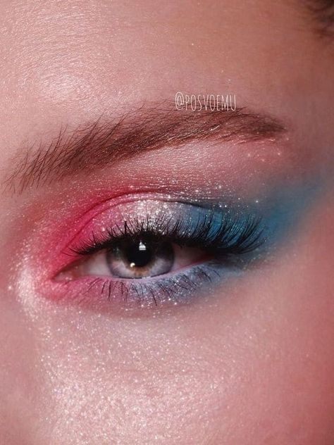 4rh Of July Makeup, Blue Red Eyeshadow, 4 Th Of July Makeup Looks, Blue And Red Eye Makeup, Forth Of July Eyeshadow, Red Blue Eye Makeup, Veterans Day Makeup, Fourth Of July Makeup Ideas Simple, American Flag Makeup