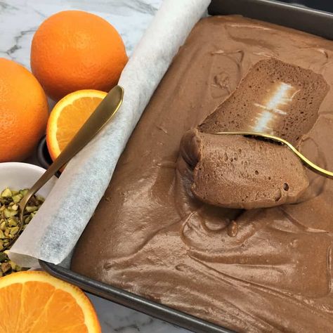 Chocolate orange mousse - velvety smooth dark chocolate mousse with hint of orange. Super easy recipe. If you love a Jaffa then this mousse is for you. Chocolate Orange Mousse, Orange Mousse, Easy Chocolate Mousse, Dark Chocolate Orange, Dark Chocolate Mousse, Party Finger Foods, Mousse Recipes, Chocolate Mix, Super Easy Recipes