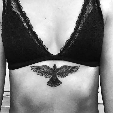 Blackbird Tattoo Under Breast Tattoo Under Breast, Lotusblume Tattoo, Sternum Tattoos, Underboob Tattoo Designs, Vogel Tattoo, Underboob Tattoo, Medusa Tattoo, Spiritual Tattoos, Sternum Tattoo