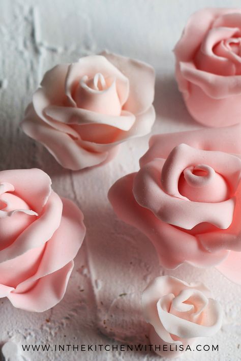 You can find the step-by-step tutorial here https://youtu.be/f1RmZpDARJs Easy Fondant Flowers Tutorial, Fondant Flower Tutorial Step By Step, Fondant Roses Easy, Fondant Rose Tutorial, Cake Flowers Tutorial, Homemade Fondant, Edible Roses, Fondant Flower Tutorial, Chocolate Garnishes