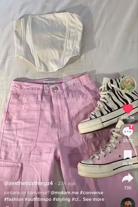 Pink Cargos Fit, Pink Baggy Pants Outfit, Pink Cargo Pants Outfits, Pink Cargos, Pink Cargo Pants, Preppy Style Summer, Lace Dress Vintage, Simple Trendy Outfits