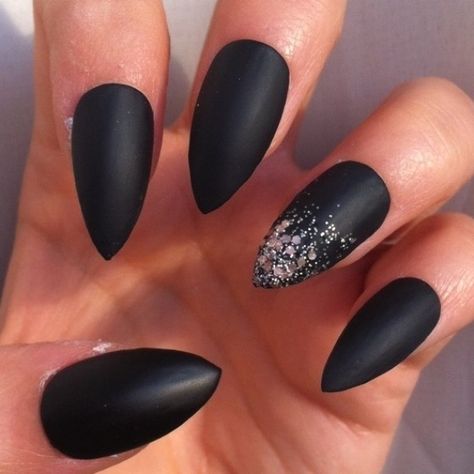 Black Matte Nails, Matte Stiletto Nails, Black Nails With Glitter, Chic Nail Art, Stiletto Nail Art, Prom 2020, Winter Girl, Matte Nails Design, Stiletto Nails Designs