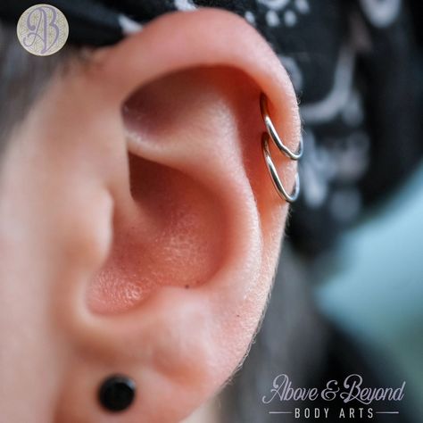 Double trouble 🤯 now THAT is a pretty pair of healed helixes. We did this double helix for Jo back in 2021, and they've been able to rock this crisp pair of rings for a while now, so of course we just has to get a picture! And if you look close you can spot an earlobe that we've been stretching with @gorillaglass 🖤🩶 📷: @50percentsnakes . . . #aboveandbeyondbodyarts #safepiercing #appmember #santabarbara #shoplocal #supportsmallbusiness #piercing #piercer #bodypiercing #bodyjewelry #finejewe... Double Upper Helix Piercing, Double Helix Hoop Piercing, Double Helix Stud, Double Helix Piercing Hoop, Double Helix Ring, Double Helix Piercings, Triple Helix Piercing, Double Helix Piercing, Triple Helix