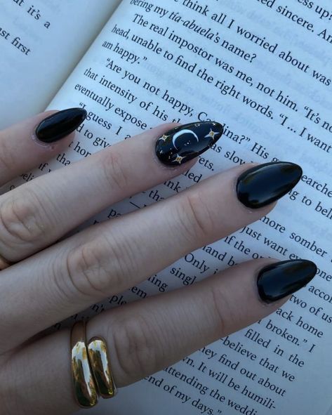 Nails Acrylic Celestial, Dark Green Gel X Nails, Black Moody Nails, Emo Inspired Nails, Black Moon Nails Acrylic, Grunge Nails Almond Shape, Black Nails Ring Finger Design, Nail Inspo Witchy, Astronomy Nails Acrylic