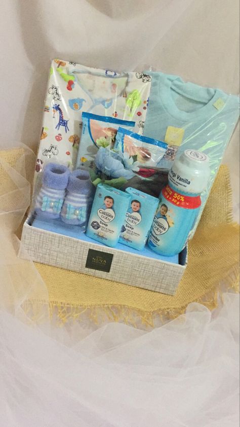 #parselbayi #parcelbaby #kadounik Hampers Bayi, Ide Hampers, Hampers Baby, Baby Hampers, Desain Buklet, Baby Reborn, Baby Gift Hampers, Baby Hamper, Diaper Cakes