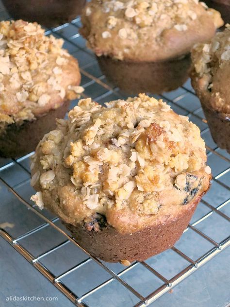 An easy recipe for Fig Buttermilk Muffins | alidaskitchen.com #TLHoneyGranulesCG Fig Muffins, Buttermilk Muffins, Whole Wheat Muffins, Fig Recipes, Fine Dining Recipes, Dried Figs, Fresh Figs, Whole Wheat, Muffin Recipes