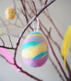 Felted Easter Eggs, Felted Eggs, Felt Easter Crafts, Felt Eggs, Needle Felted Easter, Easter Felt, Felted Projects, Felting Diy, Waldorf Crafts