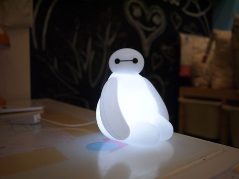 Perfect......Big Hero 6 ..... Night Light.... Baymax Lamp, Princess Life, Byakuya Kuchiki, Mood Lamps, Phone Ideas, Led Lamps, Baymax, Hero 6, Big Hero 6