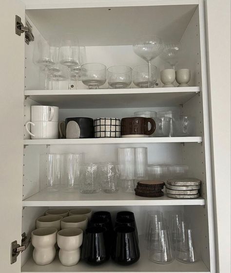 Small Kitchen Organisation, Kitchen Dishware, Kitchen Checklist, Kitchen Decor Collections, Kitchen Apartment, Room Styling, Cozy Minimalist, House Organisation, Ultimate Kitchen