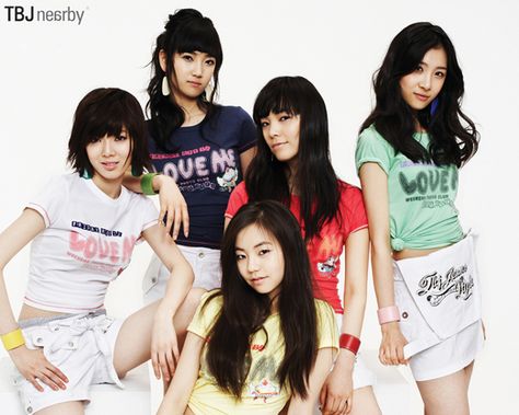 Name: Wonder Girls Debut: 2007 Members: Yoobin, Yeeun, Hyerim, Sunye Former Member(s): Sunmi, Sohee Hyuna Wonder Girls, Wonder Girls Kpop, Wonder Girl Kpop, K Pop Groups, Wonder Girls Members, Wonder Girls, Hyun A, Photo Club, Year 2000