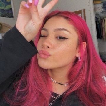 pretty face | unique girls Hot Pink Hair, Red Hair Inspo, Hair Color Streaks, Grunge Look, Dye My Hair, Hair Dye Colors, Hair Inspo Color, Grunge Hair, Dream Hair