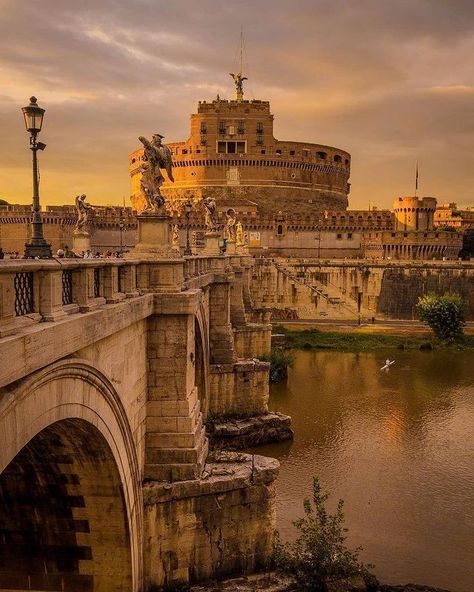 Unlimited Rome’s Instagram photo: “Unique Castel Sant'Angelo ❤ New: discover our tips to enjoy 100% of Rome 😀 The link is in bio ⬆️⬆️⬆️ . Great picture by…” Where To Go In Italy, Rome Photography, Rome Travel Guide, Rome Photo, Venice Italy Travel, Explore Italy, Verona Italy, Italy Travel Tips, Roman Art