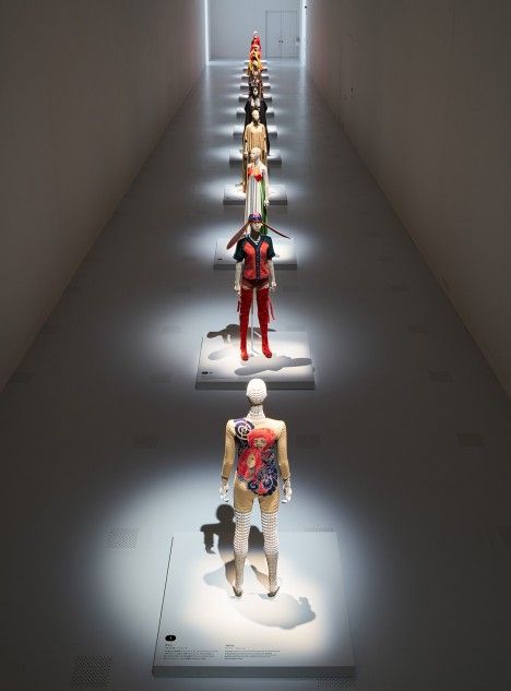 The Work of Issey Miyake, exhibition at National Art Center in Japan. #Mar2016 Cool Art Exhibition, Fashion Art Exhibition, Fashion Display Exhibitions, Fashion Exhibition Display Ideas, Fashion Exhibition Design, Fashion Exhibition Display, Exhibitions Ideas, Exhibition Lighting, Fashion Exhibition