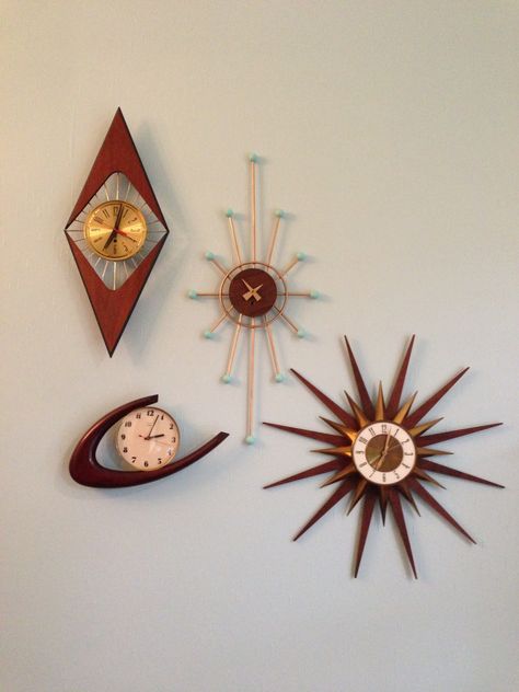 mid century wall clocks Wall Clock Design Ideas, Clock Design Ideas, Unique Wall Clock, Motif Art Deco, Wall Clock Design, Lampe Decoration, Unique Wall Clocks, Mid Century Modern Decor, Mid Century Decor