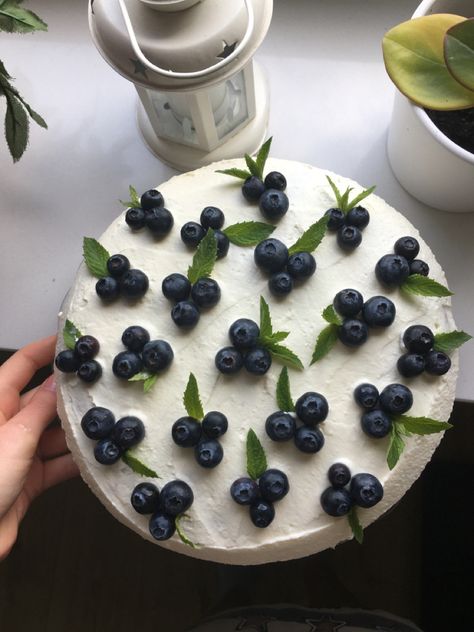 #blueberry #blueberrydessert #aesthetic #cake #birthdaycakeideas Blueberry Cake Aesthetic, Botanical Cake, Fruit Topping, Small Birthday Cakes, Aesthetic Cake, Blueberry Topping, Birthday Menu, Blueberry Desserts, Fruit Toppings