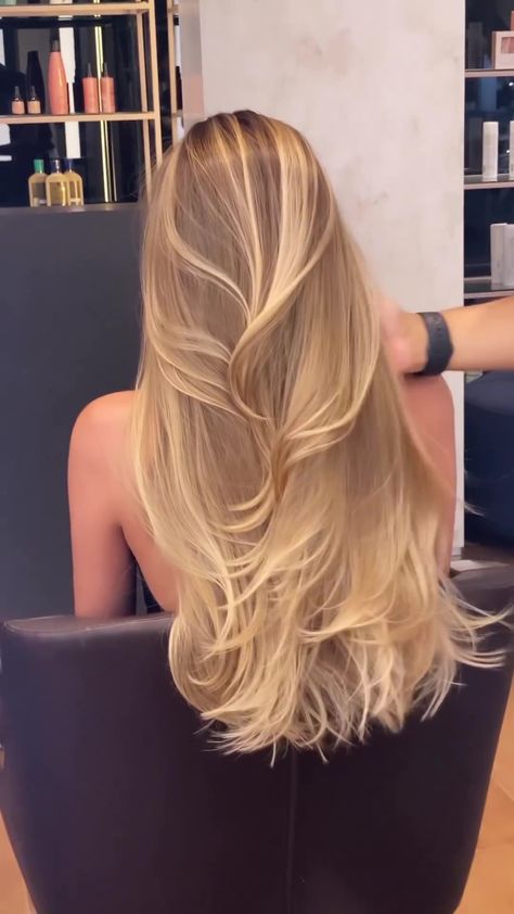 30 Cute Long Hairstyles to Inspire You Rich Blonde, Warm Blonde Hair, Blonde Hair Goals, Perfect Blonde Hair, Summer Blonde Hair, Golden Blonde Hair, Light Blonde Hair, Honey Blonde Hair, Honey Hair