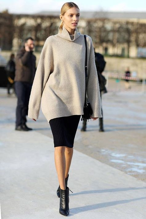 How to Winterize Your Pencil Skirt-Ways to Wear a Pencil Skirt in Winter Skirt In Winter, Sweater Skirt Outfit, How To Wear Ankle Boots, Skirt Patterns, Below The Knee Dresses, Pencil Skirt Outfits, Chic Winter Outfits, Winter Skirt Outfit, Trendy Skirts