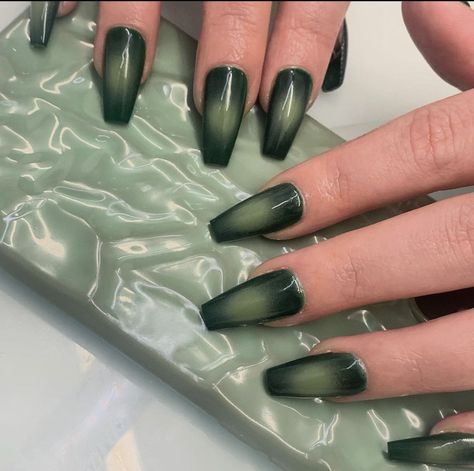 Green aura nails Green Nails Gradient, Green Aura Nails Acrylic, Dark Green Nails Y2k, Green Alt Nails, Sage Green Aura Nails, Dark Green Jelly Nails, Dark Green Nails Aesthetic, Aura Nails Green, Dark Green Acrylic Nails