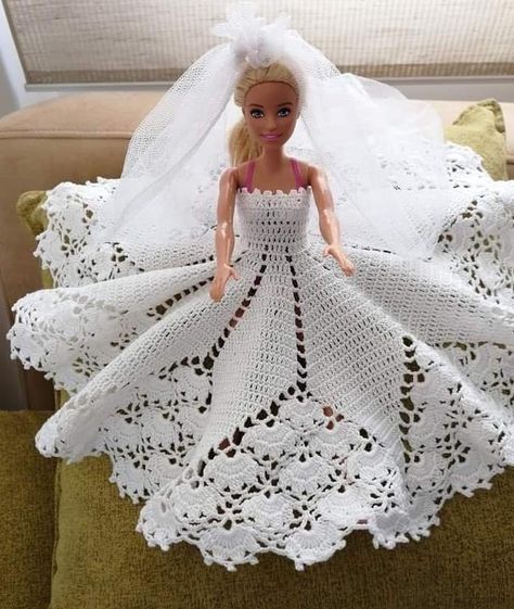 Barbie Crochet Gown, Crochet Baby Doll, Dress Design Ideas, Crochet Barbie Patterns, Crochet Doll Clothes Free Pattern, Barbie Knitting Patterns, Crochet Wedding Dresses, Barbie Dress Pattern, Sewing Barbie Clothes