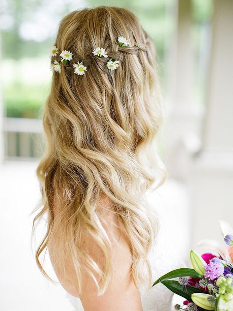 21 Ways to Wear Real Flowers in Your Hair on Your Wedding Day | TheKnot.com Flowers In Her Hair, Loose Hair, Simple Wedding Hairstyles, Bridesmaid Hair Half Up, Best Wedding Hairstyles, Long Hair Wedding Styles, Wedding Hairstyles Half Up Half Down, Trendy Wedding Hairstyles, Bridesmaid Hair Updo