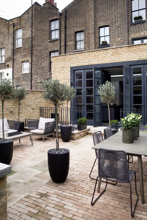 Modern Outdoor Dining Sets, Poured Concrete Patio, Modern Water Feature, Victorian Greenhouses, Wooden Greenhouses, London Garden, Small Patio, Patio Area, Small Gardens